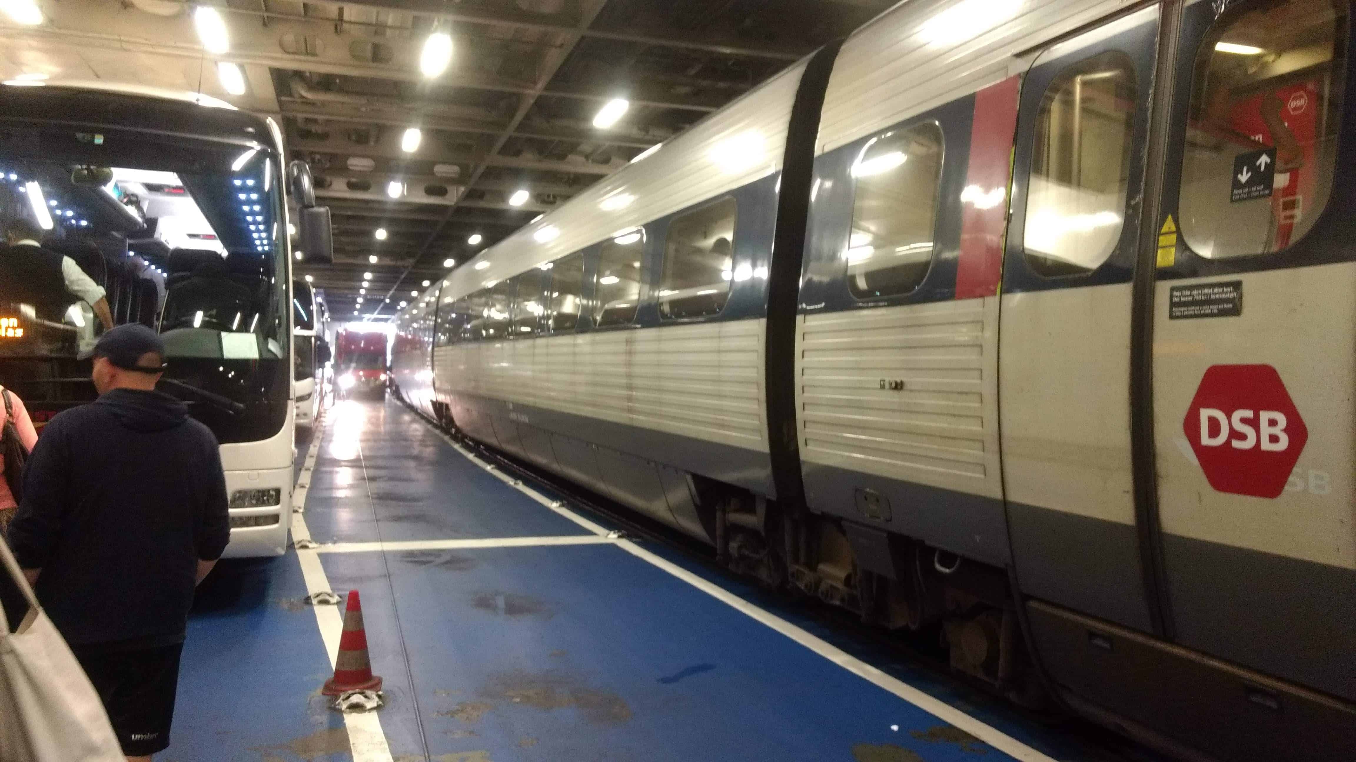 DSB-Zug im Bauch der Scandlines-Fähre