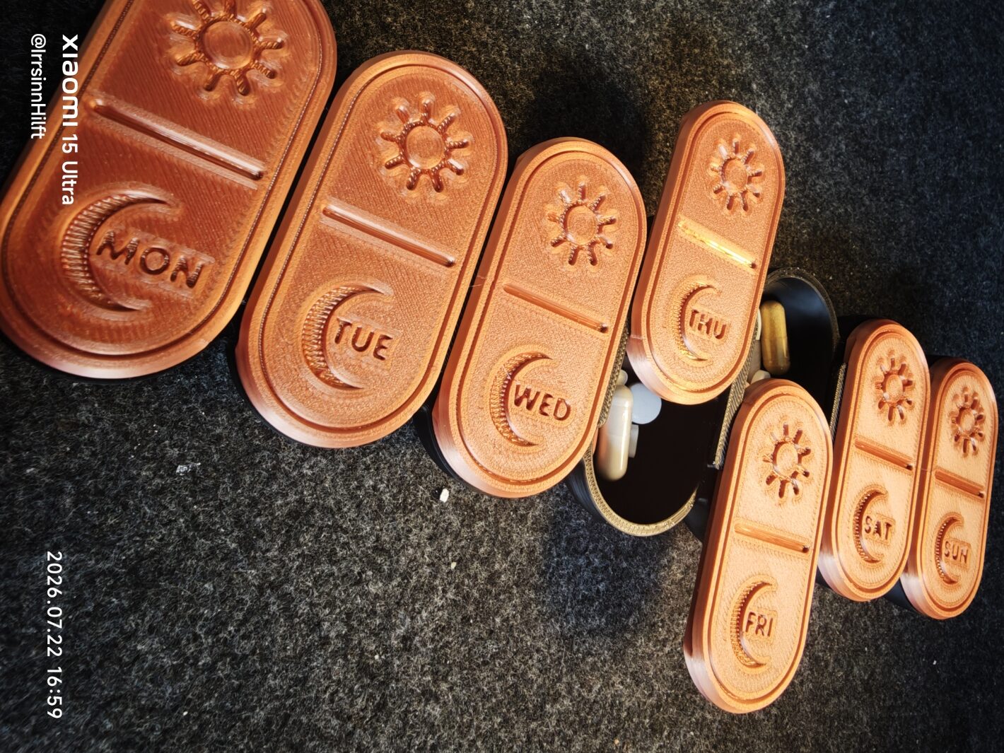 Pillenbox mit zwei Fächern für 7 Tage